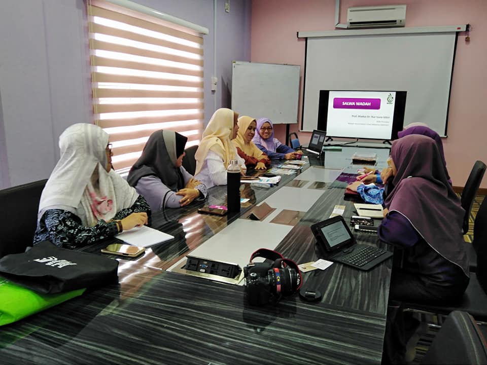Kunjung Hormat Ke Pejabat Wadah Anjung Rahmat Wanita Ikram Malaysia